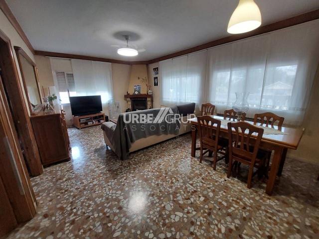 Chalet en venta en Vacarisses. TORRE EN VACARISSES, CAN SERRA 5 HABITACIONES Y PISCINA. Chalets.
