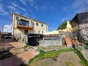 Chalet en venta en Vacarisses. CHALET BIFAMILIAR REFORMADA EN CAN SERRA DE VACARISSES. Chalets.
