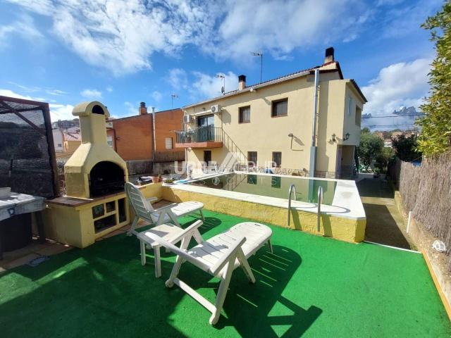 Chalet en venta en Vacarisses. CHALET BIFAMILIAR REFORMADA EN CAN SERRA DE VACARISSES. Chalets.
