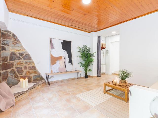 Chalet en venta en Vacarisses. Preciosa casa para reformar en zona tranquila situada en El Palà con impresionantes vistas de Montserrat. Chalets.