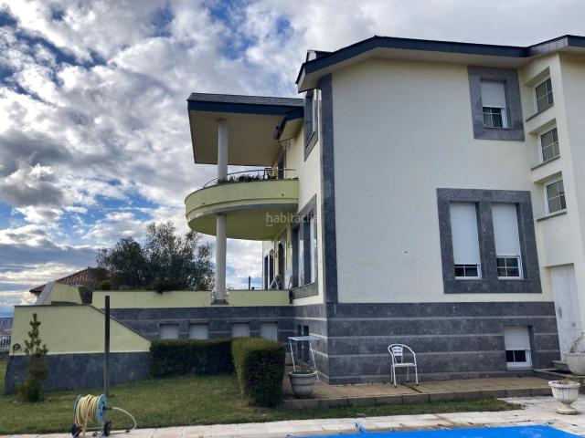 Chalet en venta en Valdefresno. Casa en Calle Los Acebos. Chalets.