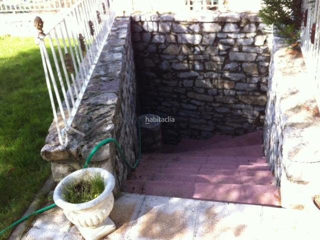 Chalet en venta en Valdefresno. Chalet alta gama en urbanización las lomas, león. Chalets.