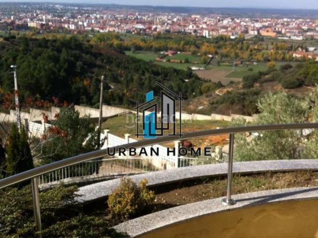 Chalet en venta en Valdefresno. Chalets.