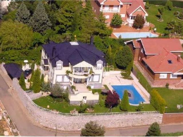 Chalet en venta en Valdefresno. Se vende magnífico chalet en Las Lomas. Chalets.