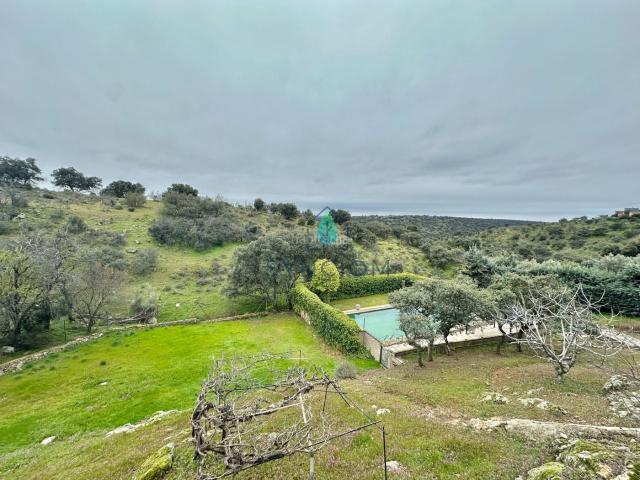 Chalet en venta en Valdemorillo, Cerro Alarcón. CHALET INDEPENDIENTE EN UNA PLANTA, SIN BARRERAS ARQUITECTÓNICAS Y EN UNA DE LAS MEJORES PARCELAS DE LA URBANIZACIÓN. Chalets.