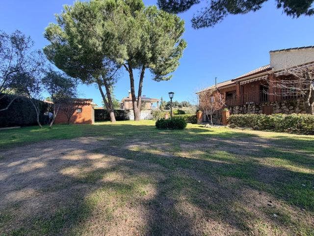 Chalet en venta en Valdemorillo, Cerro Alarcón. Chalets.
