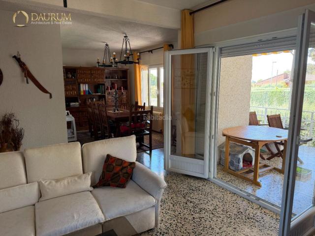 Chalet en venta en Valdemorillo, Cerro Alarcón. MARAVILLOSA OPORTUNIDAD CHALET INDEPENDIENTE DE 3 HABITACIONES EN VALDEMORILLO. Chalets.