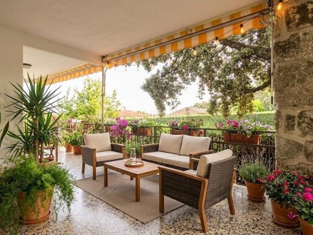 Chalet en venta en Valdemorillo, Cerro Alarcón. Piscina y casita Auxiliar. Chalets.