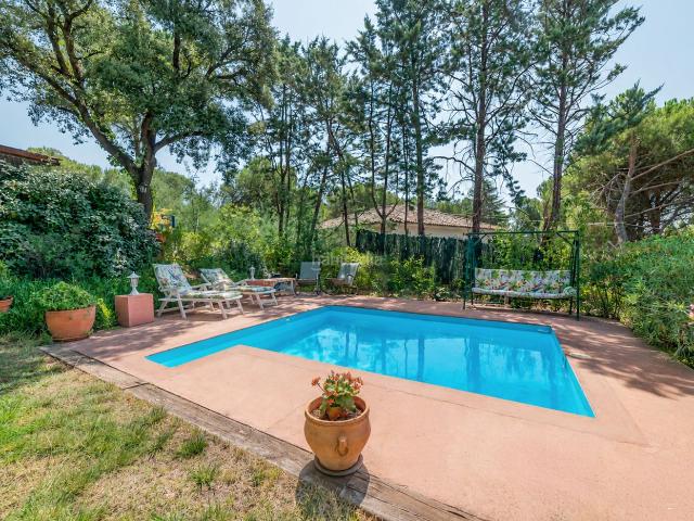 Chalet en venta en Valdemorillo, Pino Alto Navarredonda. Casa o chalet independiente en venta en Avenida Monteros de Castilla s n. Chalets.