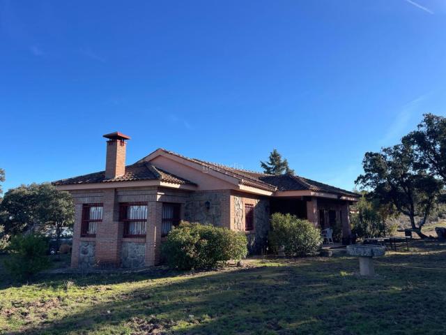 Chalet en venta en Valdemorillo, Pino Alto Navarredonda. Chalet en venta en Valdemorillo, 3 dormitorios. Chalets.