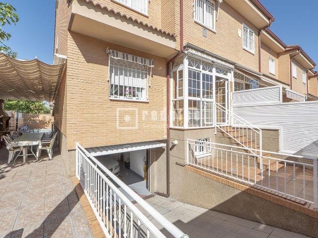 Chalet en venta en Valdemoro, Altos del Olivar El Caracol. Chalet con Piscina Zona Caracol. Chalets.