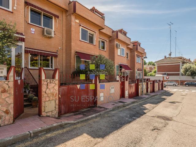 Chalet en venta en Valdemoro, Centro. Chalet adosado en Valdemoro. Chalets.