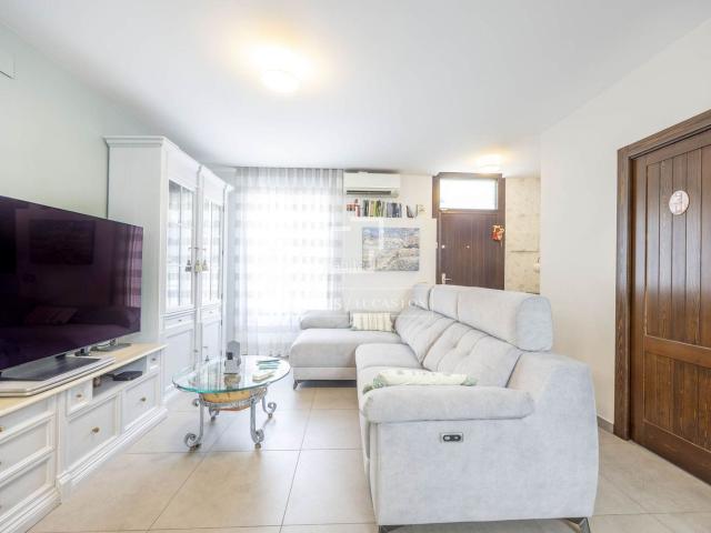 Chalet en venta en Valencia, Els Orriols. Casa villa en excelentes condiciones de 4 dormitorios en venta en El Pla del Real. Chalets.