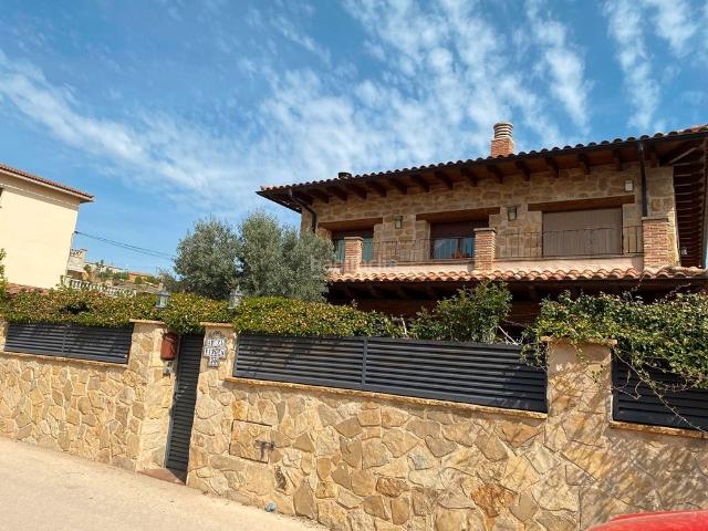 Chalet en venta en Valjunquera. Chalets.