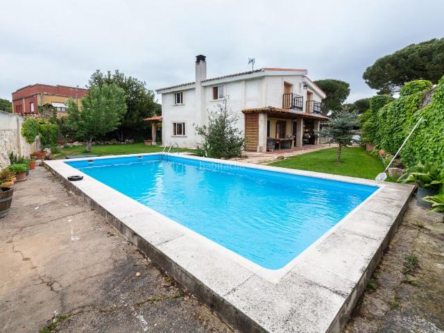Chalet en venta en Valladolid, Extrarradio. CHALET EN VENTA EN EL PINAR. Chalets.