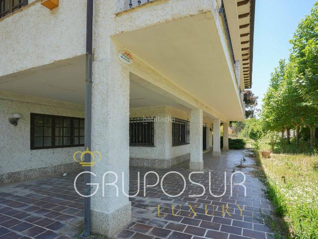 Chalet en venta en Valladolid, Extrarradio. Magnífica finca de recreo con chalet, piscina y pista de tenis en el Camino Viejo de Simancas, con parcela de 6.554 m². Chalets.
