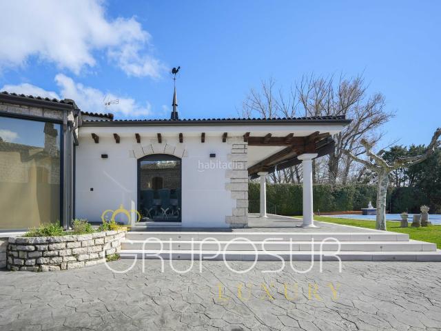 Chalet en venta en Valladolid, La Victoria Puente Jardín. Exclusivo chalet a estrenar con piscina privada, en la orilla del río Pisuerga, en el Camino del Cabildo, Valladolid. Chalets.