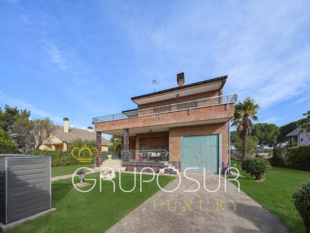 Chalet en venta en Valladolid, Puente Duero. Precioso chalet independiente con piscina comunitaria en El Pinarillo, en Puente Duero, Valladolid. Chalets.