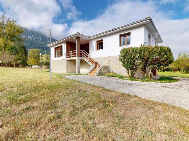 Chalet en venta en Valle de Mena. Casa en Siones de Mena. Chalets Valle de.