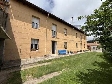 Chalet en venta en Valle de Valdelucio, Burgos