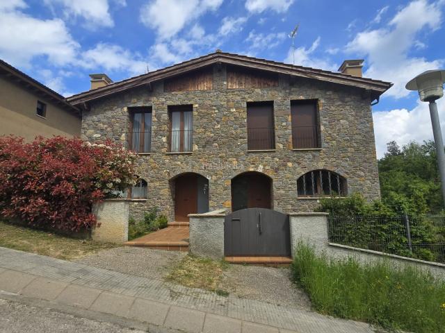 Chalet en venta en Vallfogona de Ripollès Pirineos. Chalet en venta en Vallfogona de Ripollès. Chalets Vallfogona de.