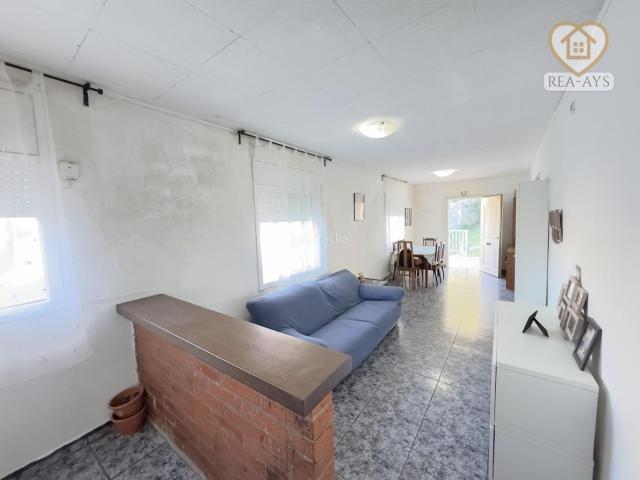 Chalet en venta en Vallirana. Oportunidad de inversión a 35 min de Barcelona Vivienda con gran parcela. Chalets.
