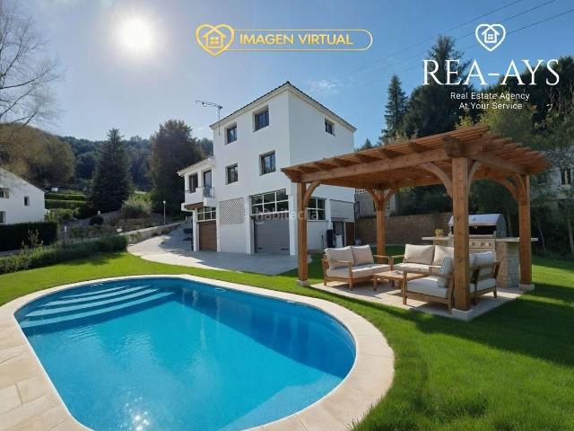 Chalet en venta en Vallirana. ¡CASA CON GRAN PARCELA!, A SOLO 30 MIN DE BARCELONA! VIVE CON ESPACIO, PRIVACIDAD Y NATURALEZA. Chalets.