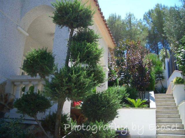 Chalet en venta en Vallirana. Casa de alto standing con piscina. Chalets.