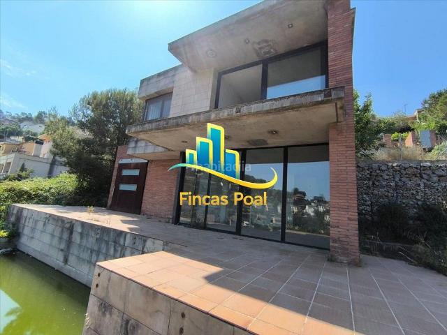 Chalet en venta en Vallirana. Casa independiente con piscina y parcela de 903 m² en Vallirana. Chalets.