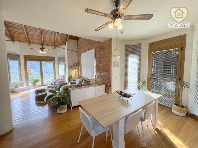 Chalet en venta en Vallirana. Casa pirenaica con vistas espectaculares y en una de las mejores urbanizaciones de Vallirana Barcelona. Chalets.