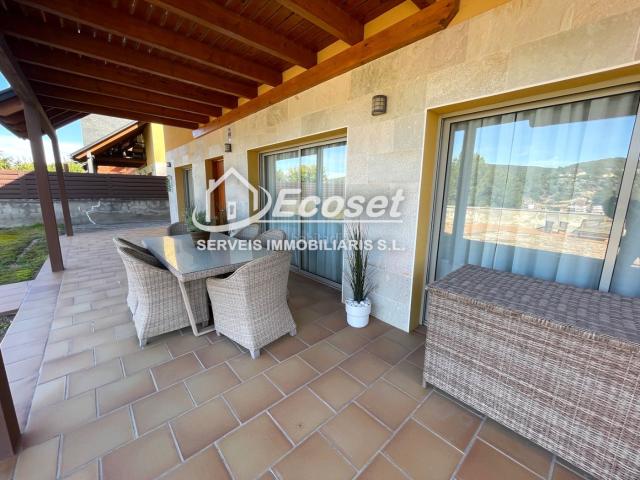 Chalet en venta en Vallirana. CHALET INDEPENDIENTE ESTILO ALPINO. Chalets.