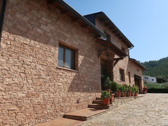 Chalet en venta en calle Lledoner, Vallirana, de 190 m² 5 habitaciones por 700.000