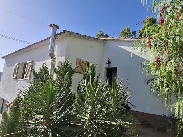 Chalet en venta en calle Puigmal, Vallirana, de 75 m² 3 habitaciones por 342.000