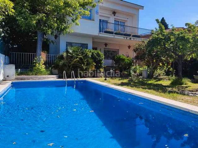 Chalet en venta en Vallirana. EN VALL DEL SOL JUNTO CASCO URBANO CON PISCINA. Chalets.