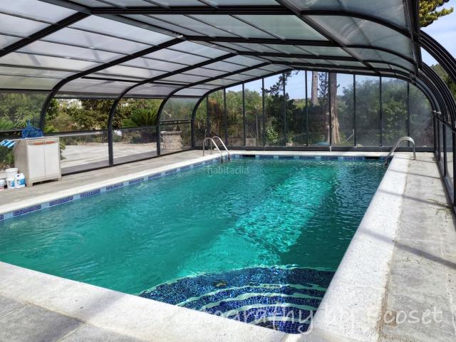Chalet en venta en Vallirana. Espectacular casa con piscina. Chalets.