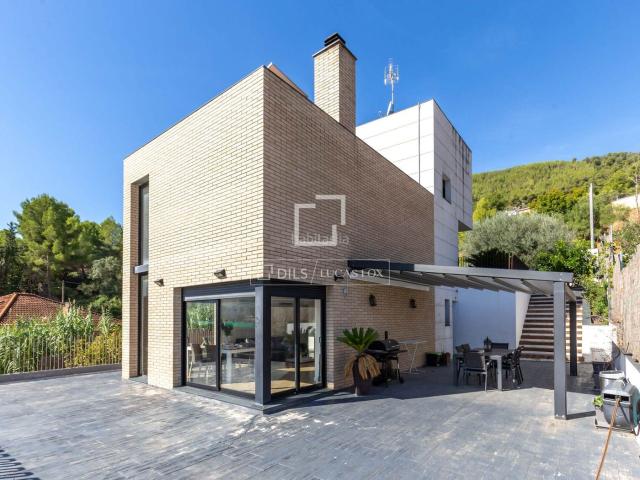 Chalet en venta en Vallirana. Espectacular propiedad unifamiliar en Vallirana. Chalets.