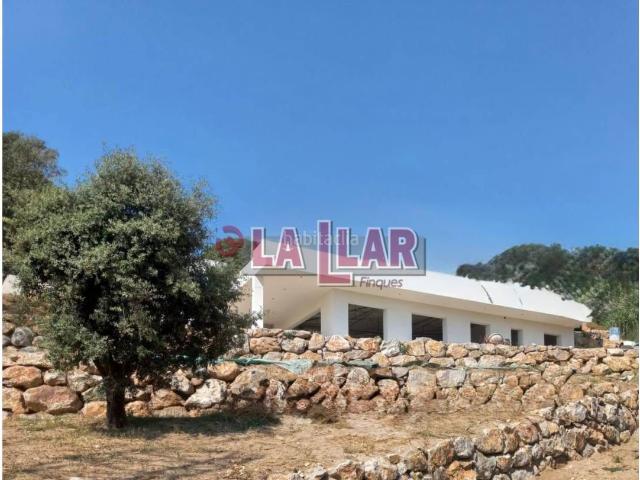 Chalet en venta en Vallromanes. Casa de Ensueño en Vallromanes Personalízala a tu gusto y vive rodeado de naturaleza. Chalets.
