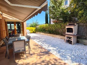Chalet en venta en Vallromanes. IMPECABLE CASA EN VALLROMANES ZONA GOLF. Chalets.