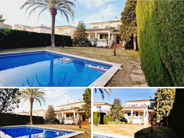 Chalet en venta en Vendrell El, Bonavista Costa Dorada. Impresionante casa unifamiliar de cuatro vientos con jardín y piscina privada. Chalets Vendrell.