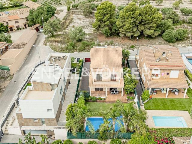 Chalet en venta en avenida Camp D'esports, Vendrell, El, de 421 m² 5 habitaciones por 650.000