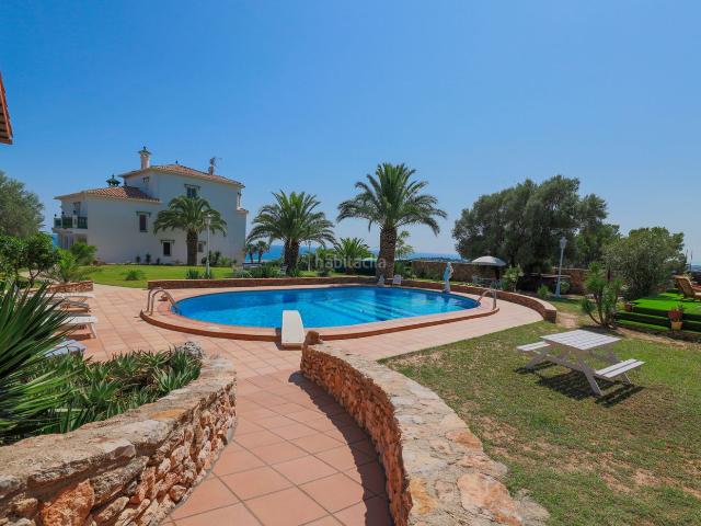 Chalet en venta en Vendrell El, Mas Borràs Coto del Rey Costa Dorada. Exclusiva villa con vistas al mar, piscina, casa de invitados y máxima privacidad en Tarragona. Chalets Vendrell.