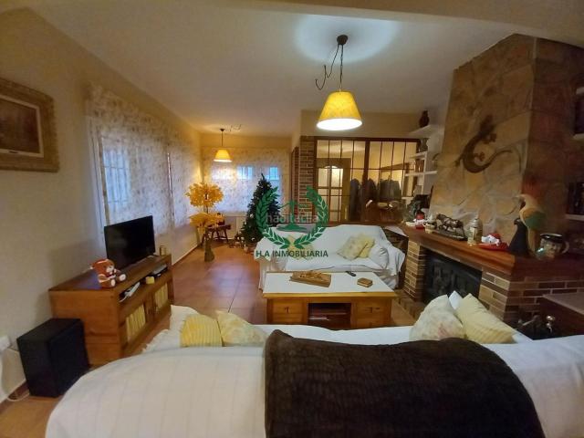 Chalet en venta en Venturada. SE VENDE CHALET INDEPENDIENTE EN VENTURADA SIERRA NORTE. JARDIN Y TERRAZA. Chalets.