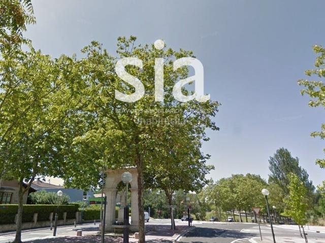 Chalet en venta en Vitoria Gasteiz, Mendizorrotza Armentia. SIA INMOBILIARIA Vende Chalet independiente de Armentia. Chalets Vitoria.