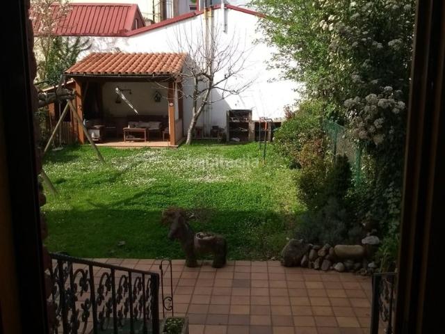 Chalet en venta en Vitoria Gasteiz, Judimendi. Extraordinario chalet adosado en el centro de Vitoria, en la exclusiva zona de chalets de Judizmendi, de 4 plantas, 6 habitaciones. Chalets Vitoria.