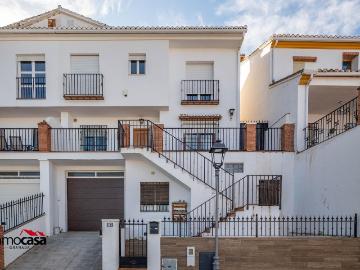 Chalet en venta en Víznar. CHALET CON PISCINA Y VISTAS PANORÁMICAS. Chalets.