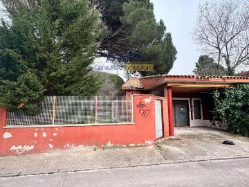 Chalet en venta en Viana de Cega. EDIFICIO EN VENTA EN VIANA DE CEGA. Chalets Viana de.