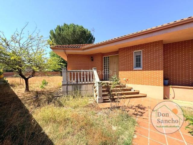 Chalet en venta en Viana de Cega. NO COBRAMOS HONORARIOS AL COMPRADOR!Estás a un paso de conseguir la casa de que tanto deseabas, un chalet independiente, en un pue. Chalets Viana de.
