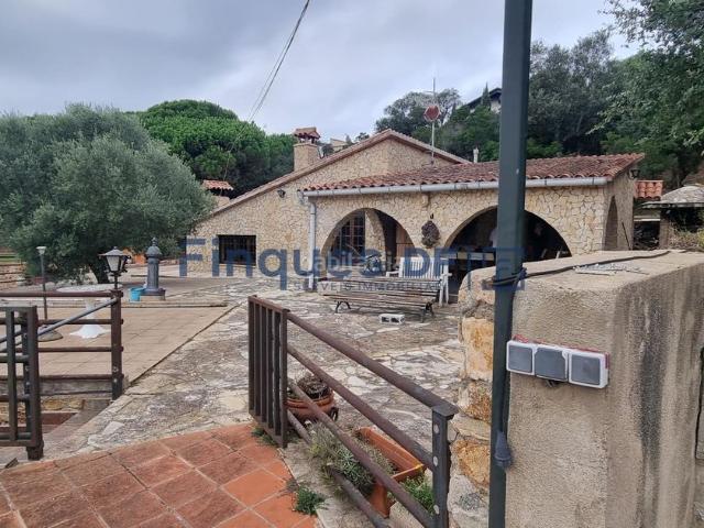 Chalet en venta en Vidreres, Aiguaviva Parc. Oportunidad única! Casa rústica con gran parcela y múltiples espacios en venta en plena naturaleza. Chalets.