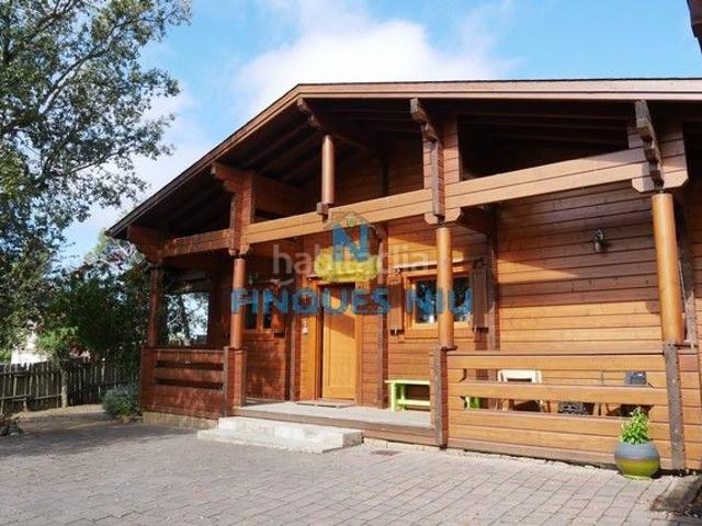 Chalet en venta en Vidreres, La Goba. CAsa estilo nórdico en La Goba. Chalets.