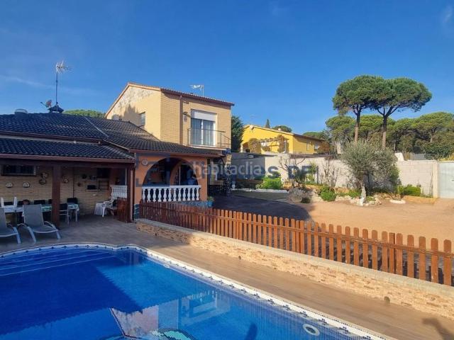 Chalet en venta en Vidreres, La Goba. Oportunidad en Vidreres Casa con piscina privada y posibilidad de licencia turística. Chalets.